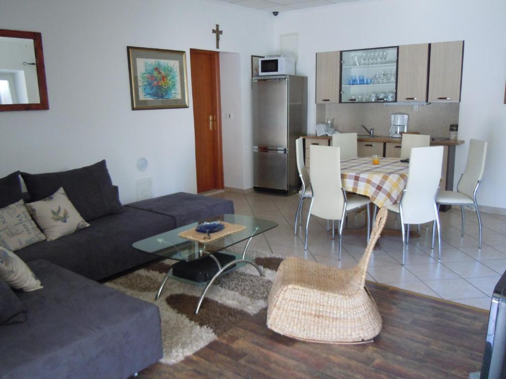 Busola Apartment *